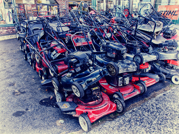 HDR Lawnmowers
