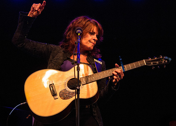 Rosanne Cash @ Zootunes 2012-8