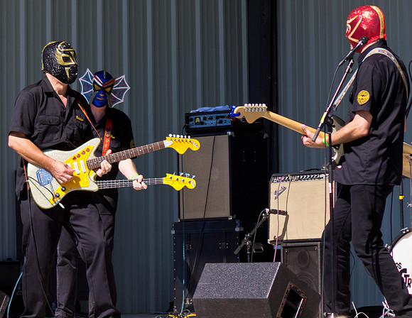 Los Straitjackets @ The 2011 Slowroots Festival-5