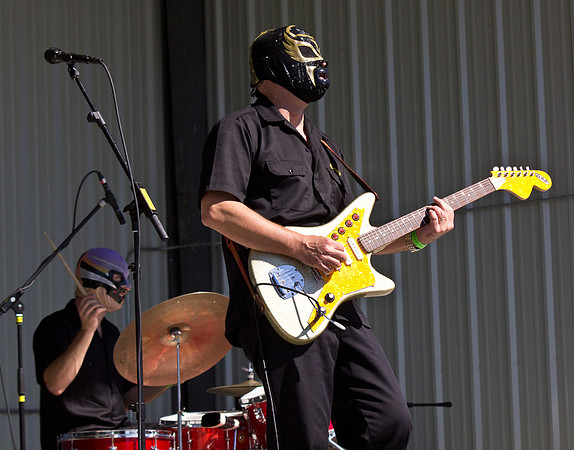 Los Straitjackets @ The 2011 Slowroots Festival-14
