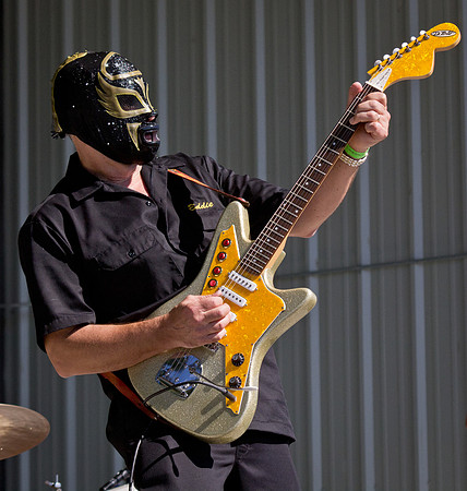 Los Straitjackets @ The 2011 Slowroots Festival-15