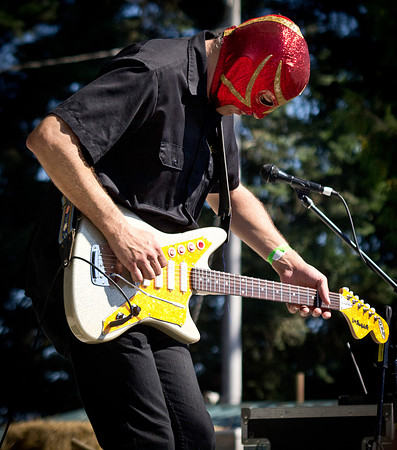 Los Straitjackets @ The 2011 Slowroots Festival-19