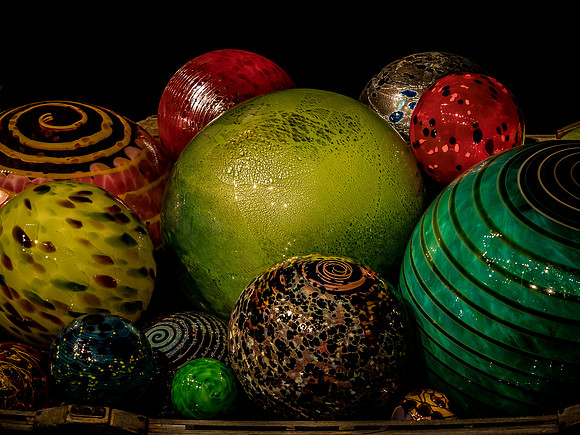 Chihuly Garden and Glass Set 2-25