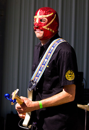 Los Straitjackets @ The Slowroots Festival