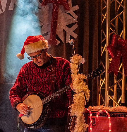 Cascade Crescendo @ The Polecat Yuletide Celebration 12-7-2018-13